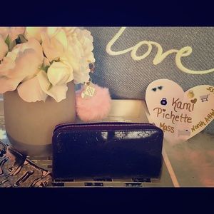 Authentic LV Zippy Wallet Vernis, Dyed Black